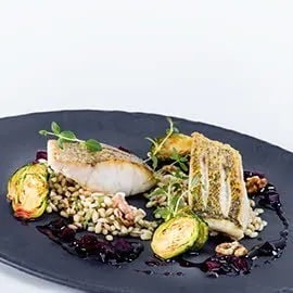 Zubáč s jačmeňom a omáčkou z praženej repy | Recept